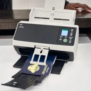 iseñado para flujos de trabajo exigentes, el compacto fi-8170 emplea tecnologías de alimentación innovadoras y la tecnología patentada Clear Image Capture (CIC) para brindar una confiabilidad líder en la industria.